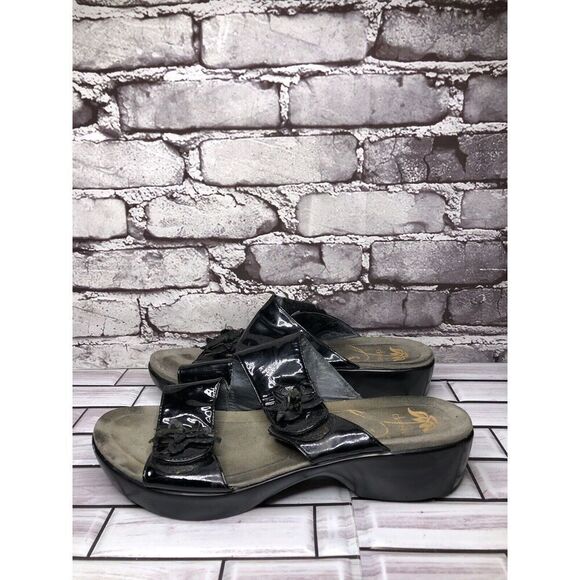 Dansko Black Patent Leather Flower Wedge Slip On Slides Sandals Women 41EU/10.5M - Picture 1 of 16